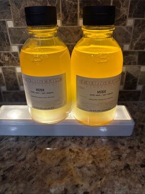 Bigelow Musk full size  Body Wash Gel in 10.5 oz  Bottles lot of 2 made USA